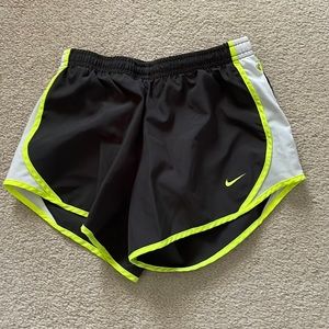 Nike Girls Dry Fit Gray Shorts Size Medium